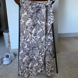Midi skirt with hip tie detail